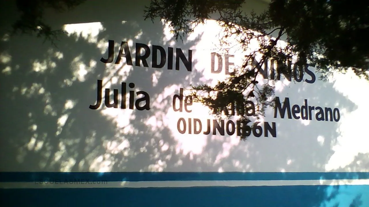 Julia de Alba Medrano Entrada