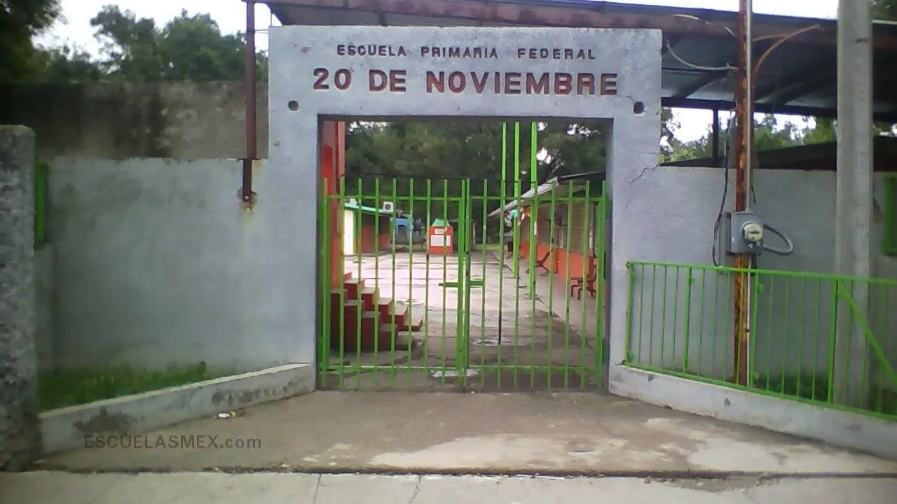 Veinte de Noviembre Entrada