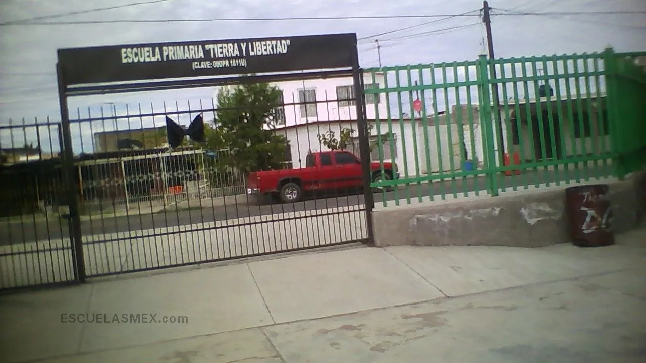 Tierra y Libertad Entrada
