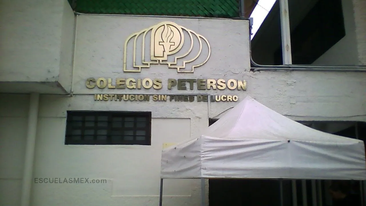 Colegio Peterson Calmecac del Pedregal Entrada