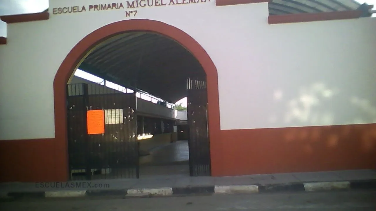 Num. 7 Miguel Aleman Entrada
