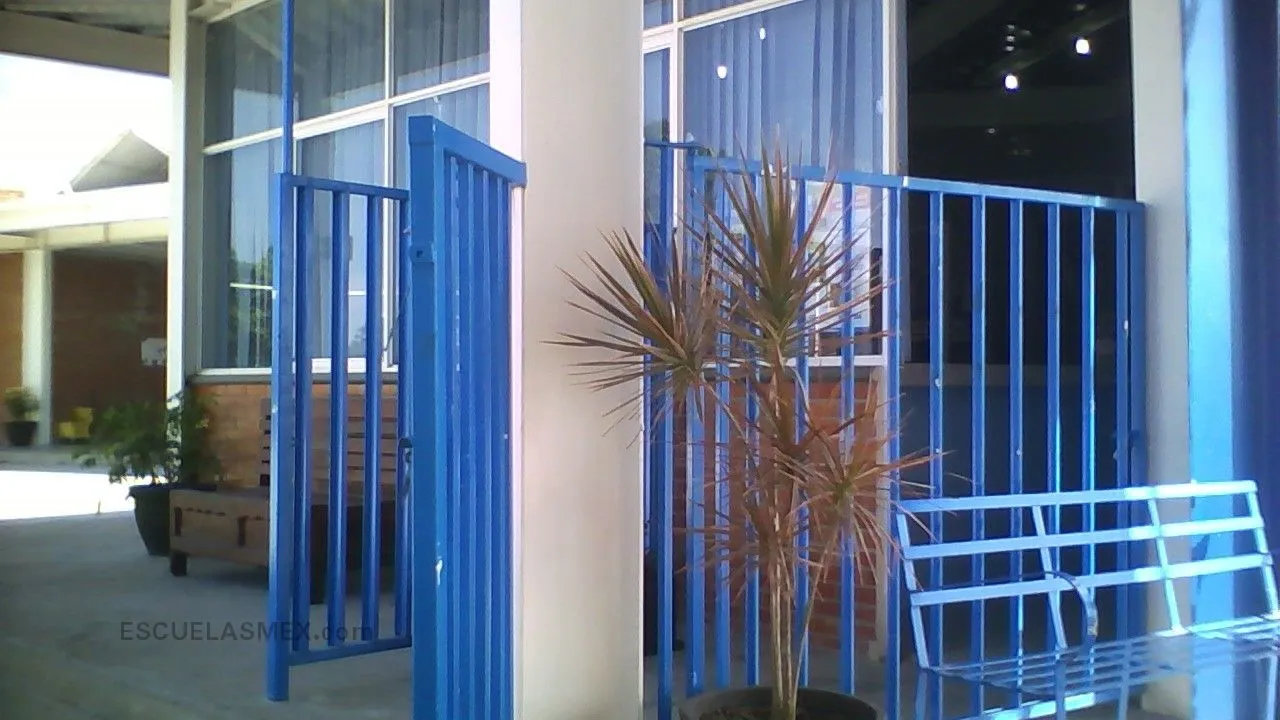 Colegio del Condado, Institucion de Educacion Secundaria Entrada
