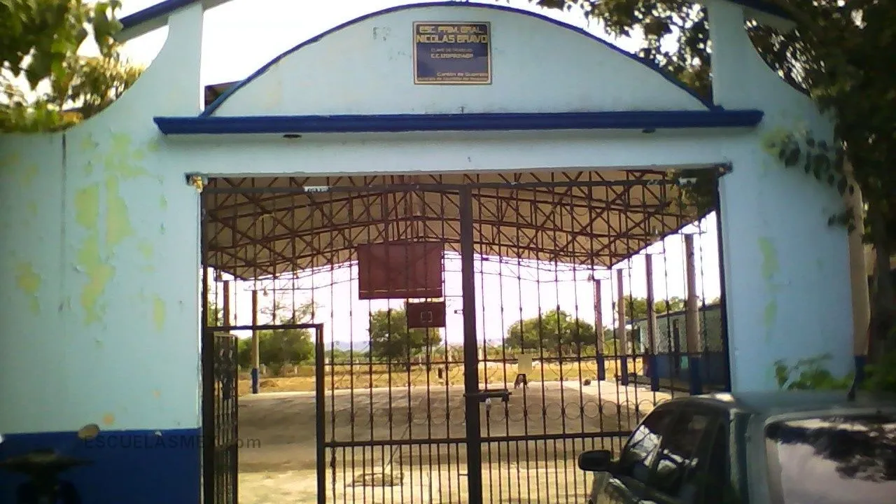 Nicolas Bravo Entrada