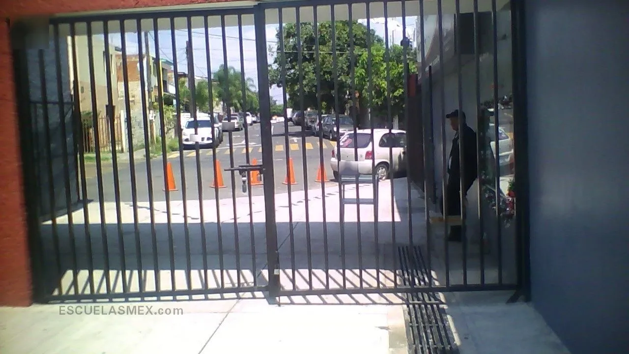 Secundaria Zapopan de la Universidad Autonoma de Guadalajara Entrada