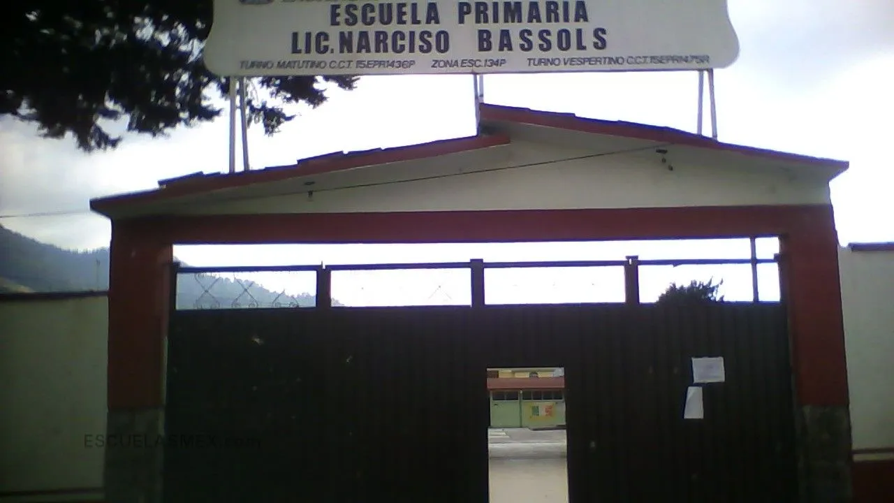 Lic. Narciso Bassols L Entrada