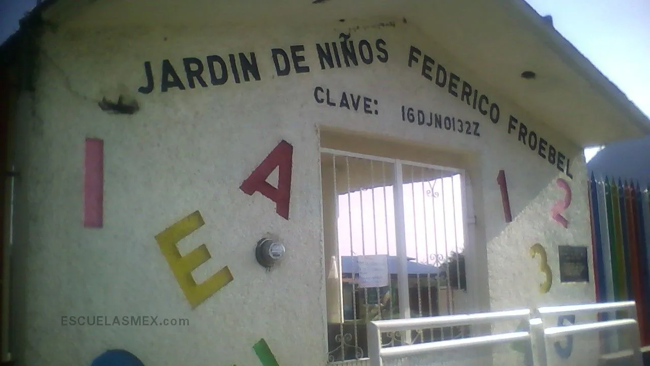 Federico Froebel Entrada