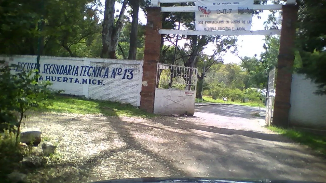 Escuela Secundaria Tecnica Num. 13 Entrada