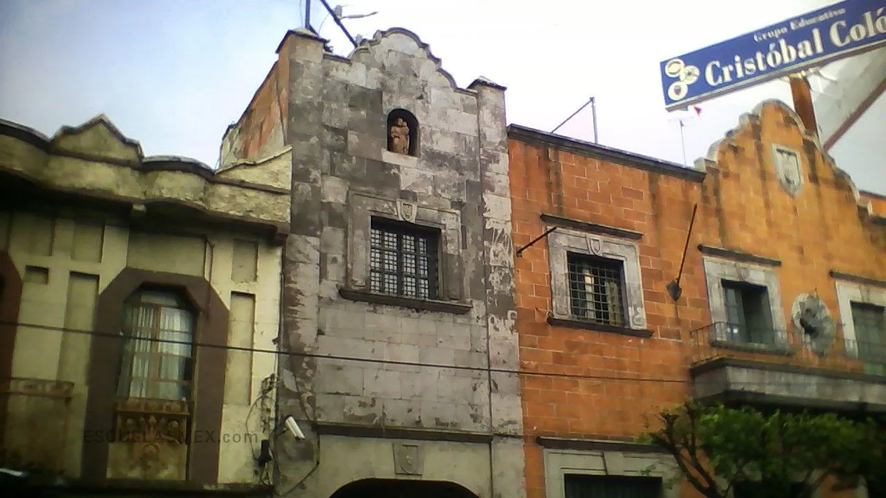 Escuela Militarizada Cristobal Colon Entrada
