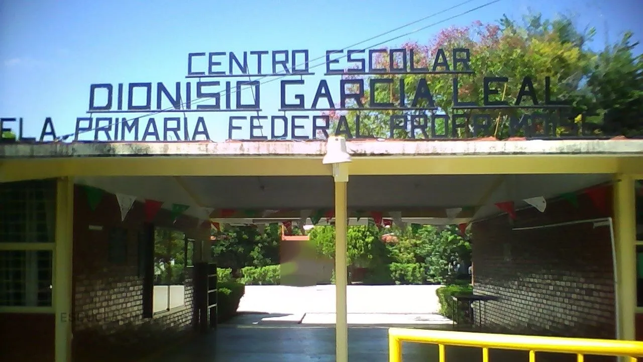 Profr. Moises Saenz Entrada