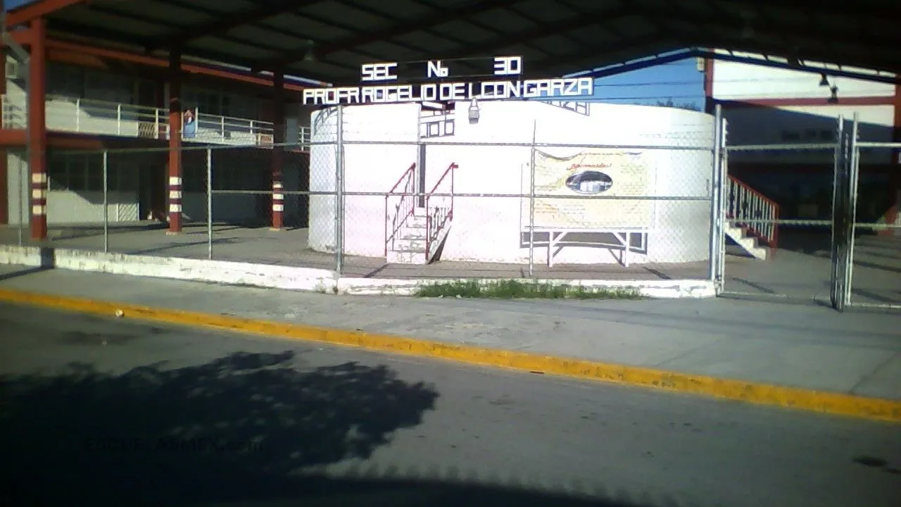 Secundaria Num. 32 Profr. Rogelio de Leon Garza Entrada