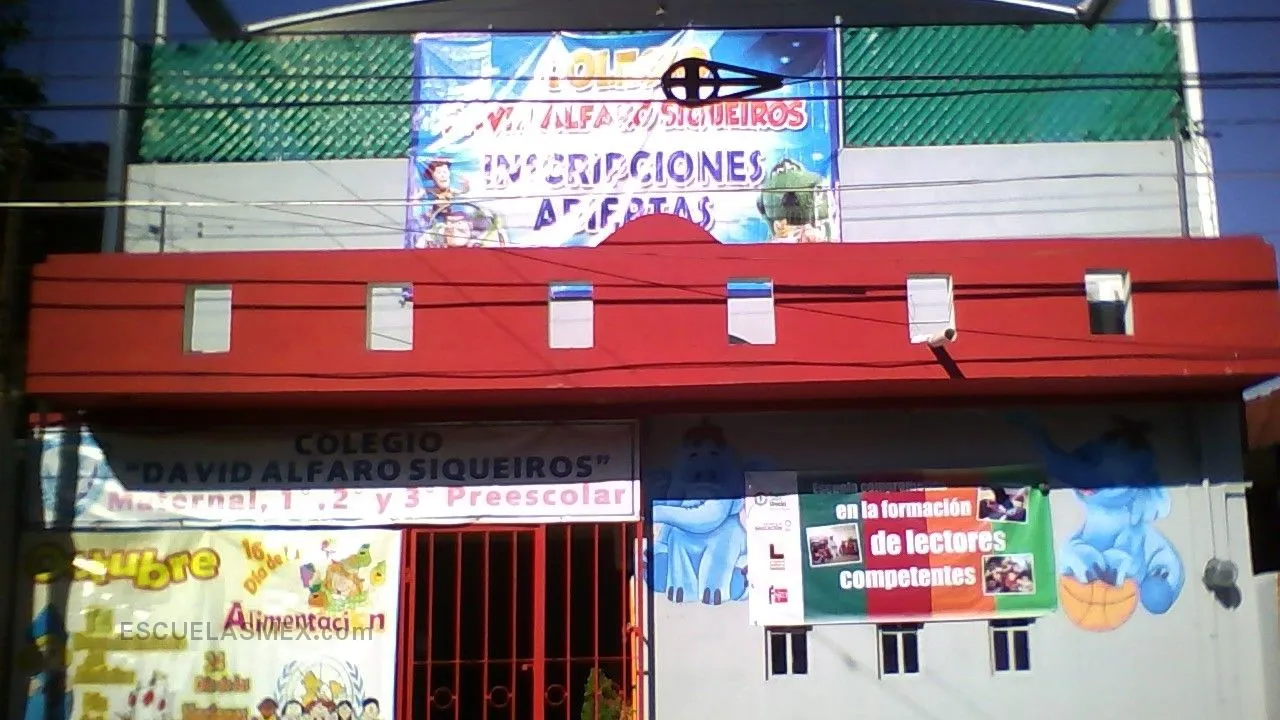 Colegio David Alfaro Siqueiros Entrada