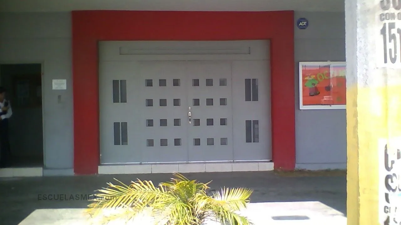 Colegio Educativo Ingles Libertadores de Apodaca Entrada