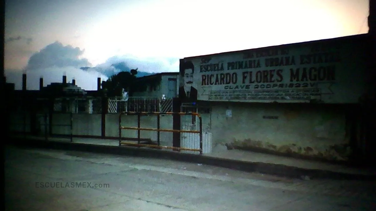 Ricardo Flores Magón Entrada