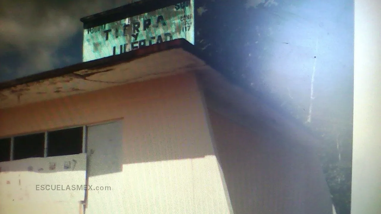 Tierra y Libertad Entrada
