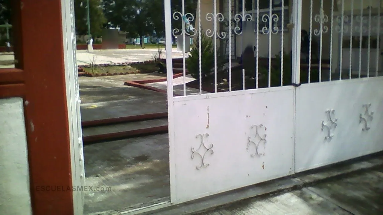 Tierra y Libertad Entrada