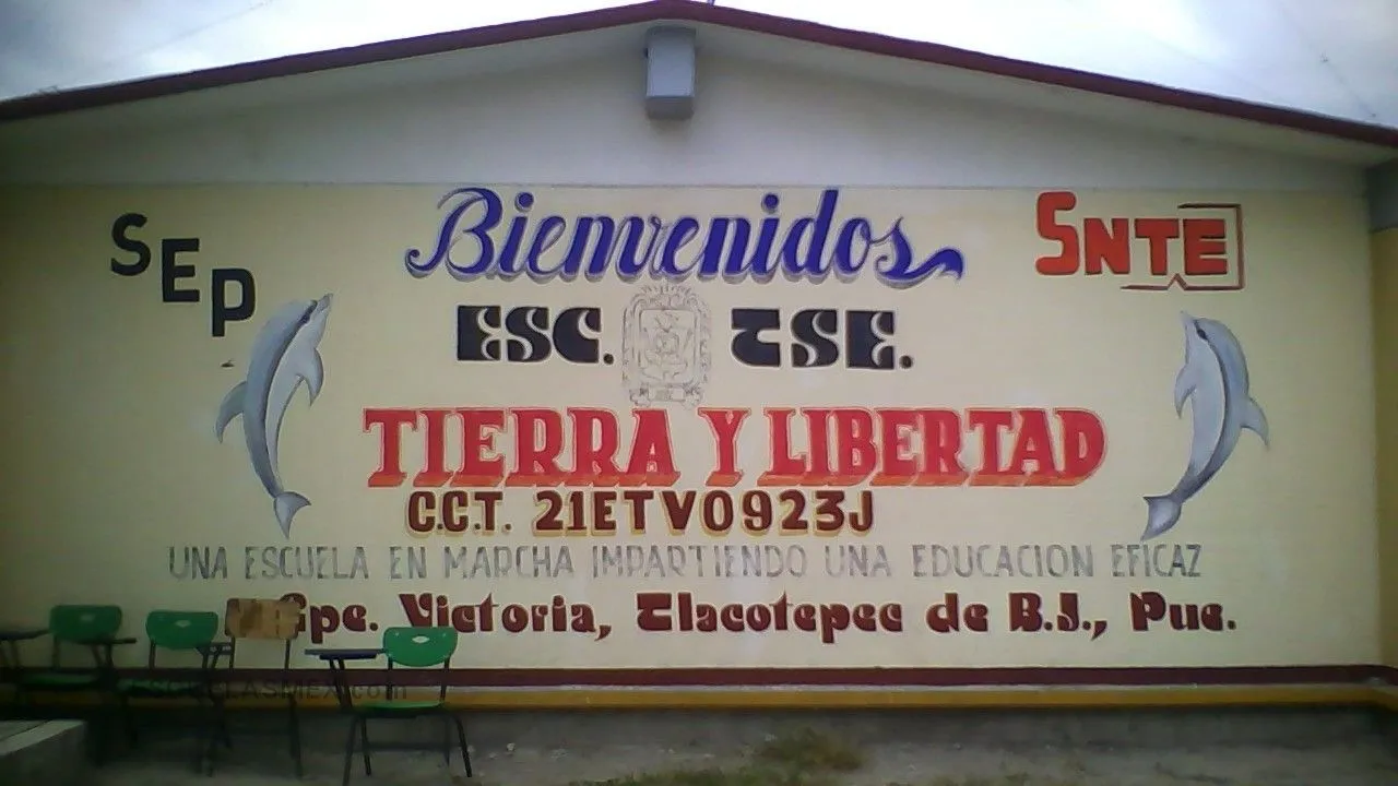 Tierra y Libertad Entrada