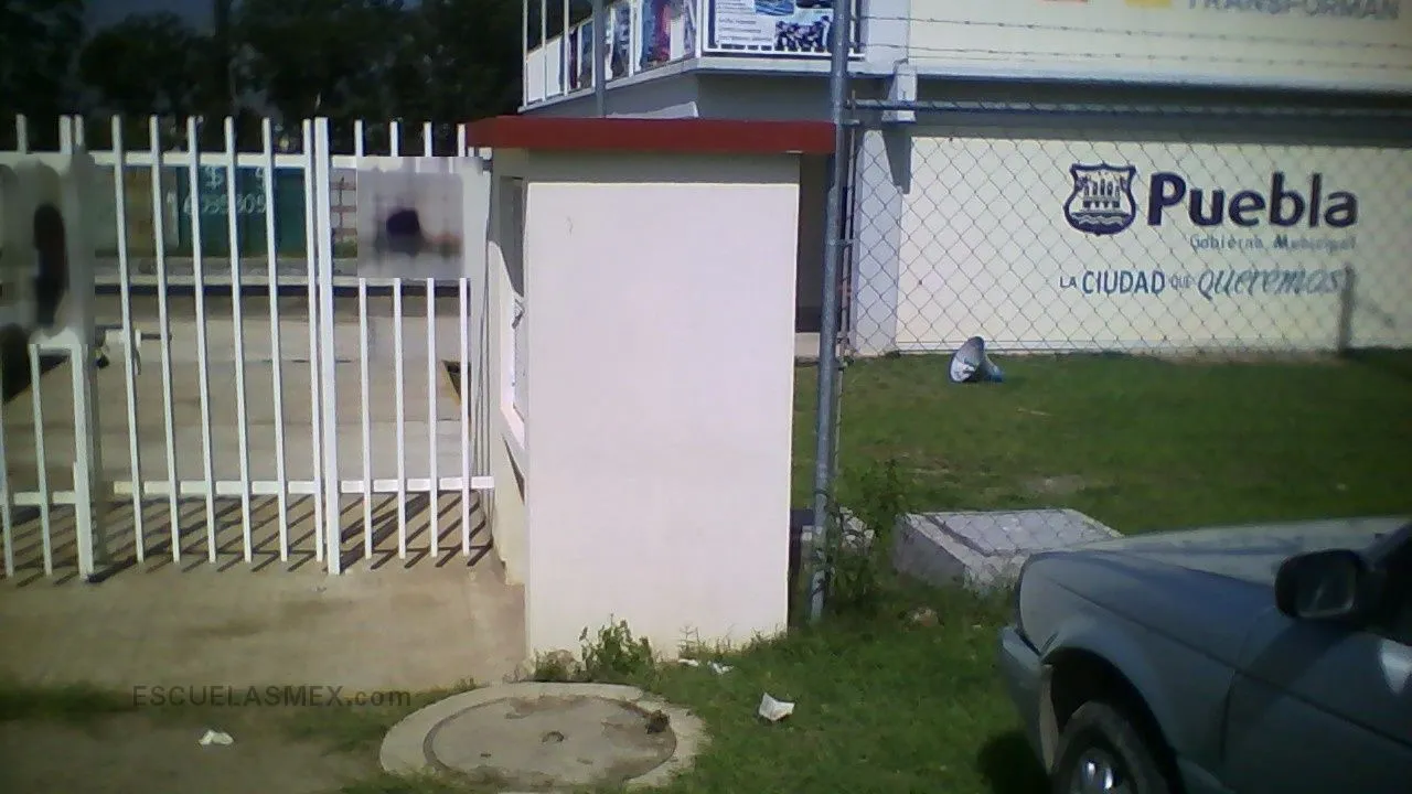 Tierra y Libertad Entrada