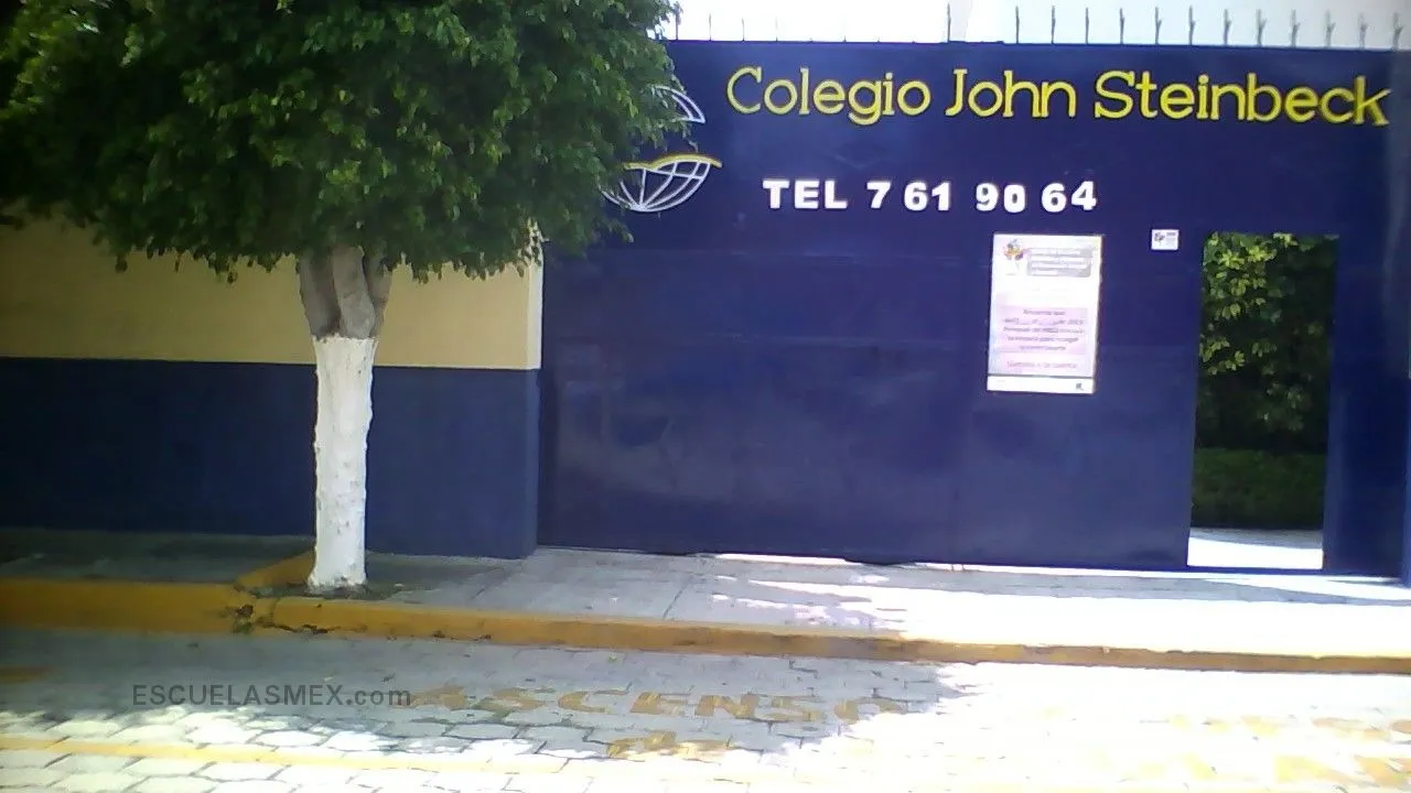 Colegio John Steinbeck Entrada