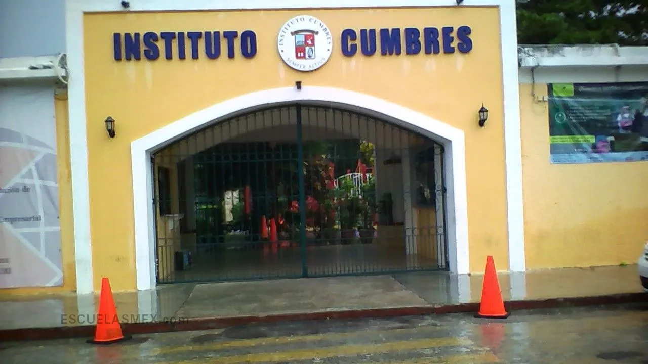 Instituto Cumbres de Cozumel Entrada