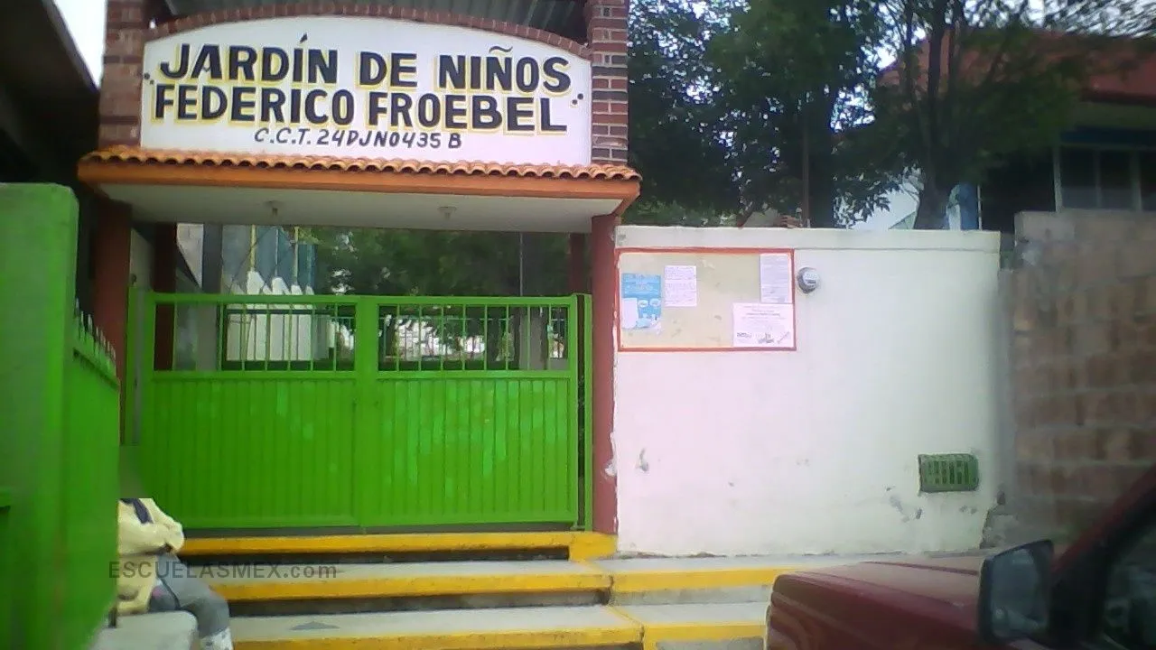 Federico Froebel Entrada
