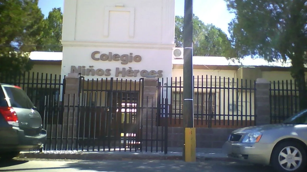 Asociacion Cultural Kino Ac, Colegio Ni¥os Heroes Entrada