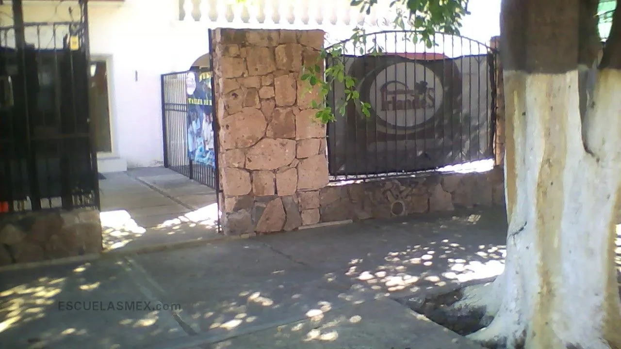 Instituto Irlandes, S. C. Entrada