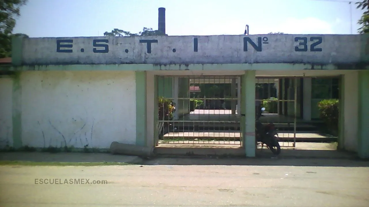 Escuela Secundaria Tecnica Industrial Num. 32 Entrada