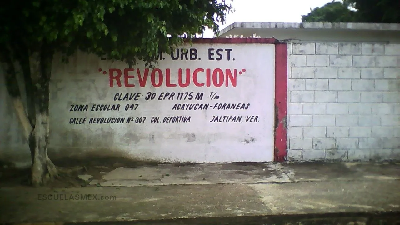 Revolucion Entrada